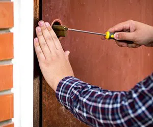 Lock Locksmith Tech Whittier, CA 310-975-3533 - garage-door-locks